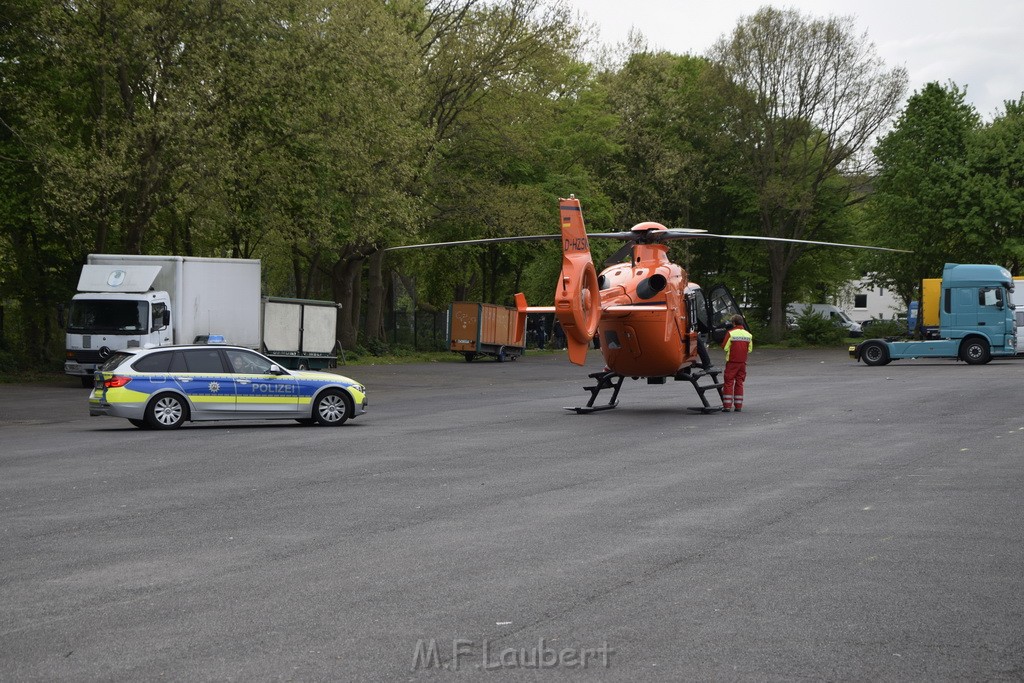 Einsatz Christoph 3 Koeln Vingst Thorwalsenstr Landung Marktplatz P03.JPG - Miklos Laubert